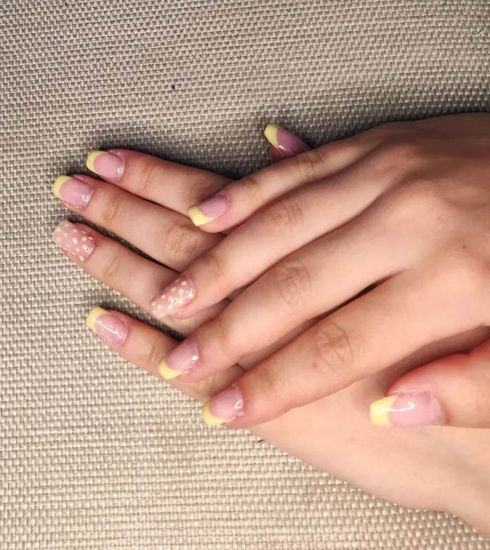 Square, Butter yellow. French and lady dots