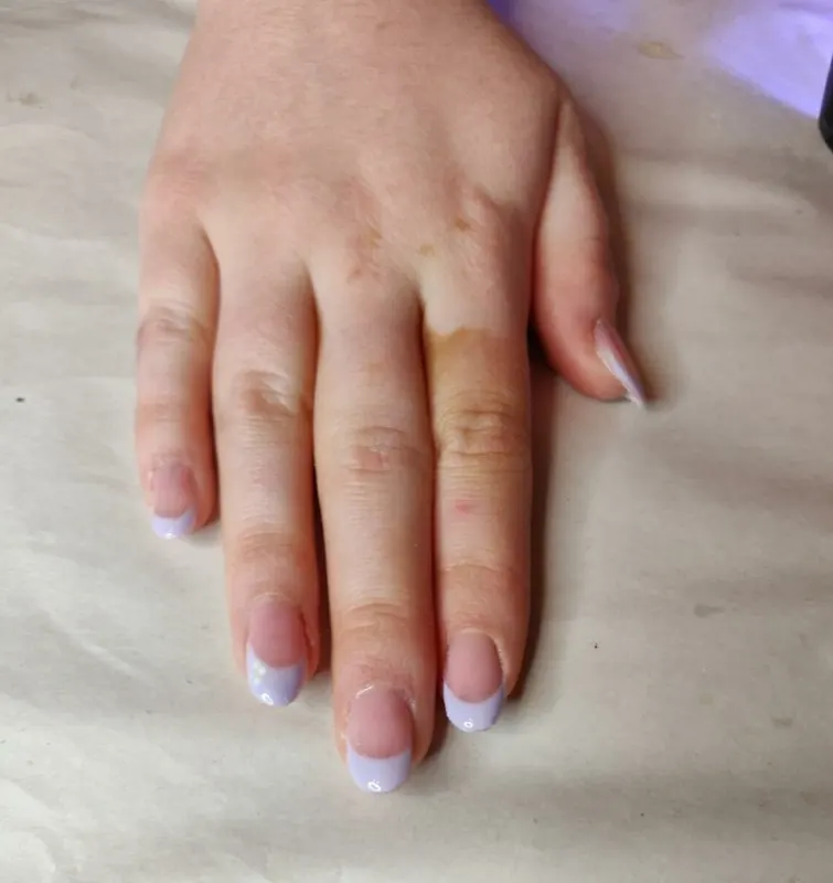 Lilac french tip with a small single flower, extension